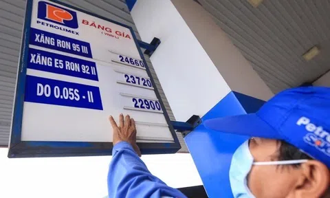 Giá xăng quay đầu giảm mạnh đến gần 800 đồng/lít