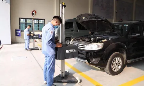 Ô tô tự động gia hạn đăng kiểm, phí bảo trì đường bộ đóng thế nào?