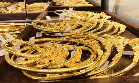 Giá vàng tiếp tục tăng mạnh