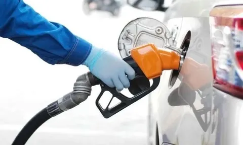 Giá xăng, dầu tiếp tục đà tăng