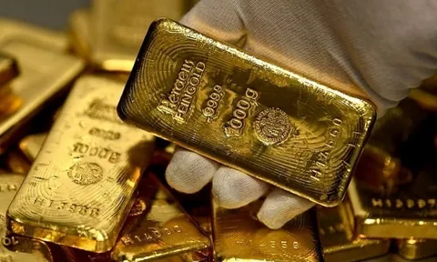 Giá vàng thế giới lao dốc, trong nước neo cao