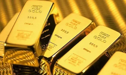 Giá vàng thế giới tăng vọt, trong nước giảm